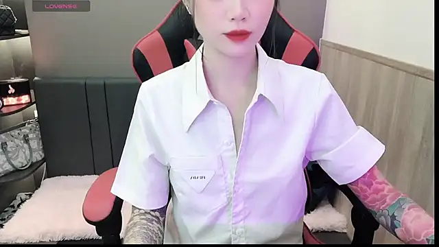 Snapshot of witch-39 chatting on 12/06/24, 07:37 witch-39 online show from 12/06/24, 07:37