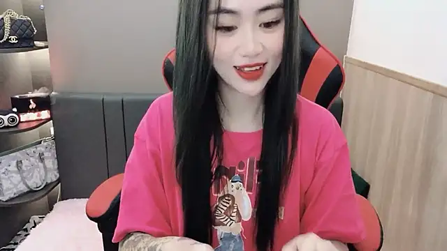 Snapshot of witch-39 chatting on 12/07/24, 08:05 witch-39 online show from 12/07/24, 08:05