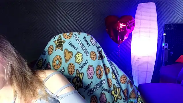 Snapshot of LitaBrom chatting on 03/23/25, 04:16 LitaBrom online show from 03/23/25, 04:16