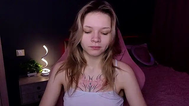 Snapshot of LitaBrom chatting on 02/07/25, 01:04 LitaBrom online show from 02/07/25, 01:04