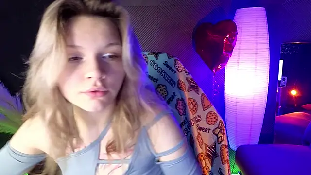 Snapshot of LitaBrom chatting on 03/23/25, 01:09 LitaBrom online show from 03/23/25, 01:09