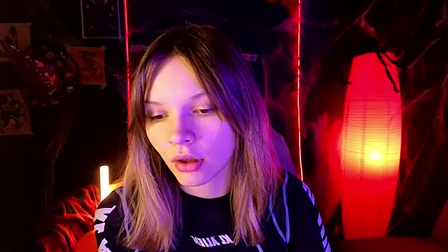 Snapshot of LitaBrom chatting on 10/19/25, 01:41 LitaBrom online show from 10/19/25, 01:41