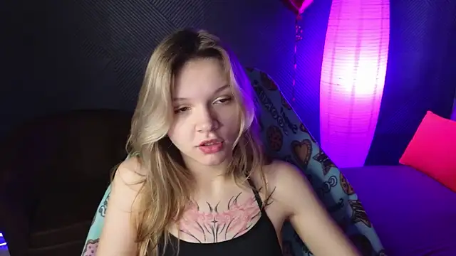 Snapshot of LitaBrom chatting on 02/13/25, 04:11 LitaBrom online show from 02/13/25, 04:11