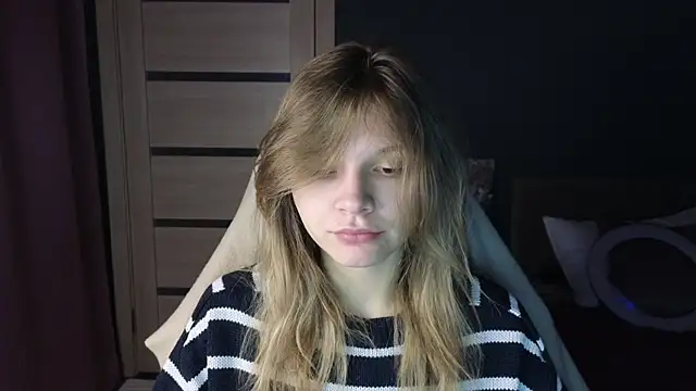 Snapshot of LitaBrom chatting on 10/08/25, 02:02 LitaBrom online show from 10/08/25, 02:02