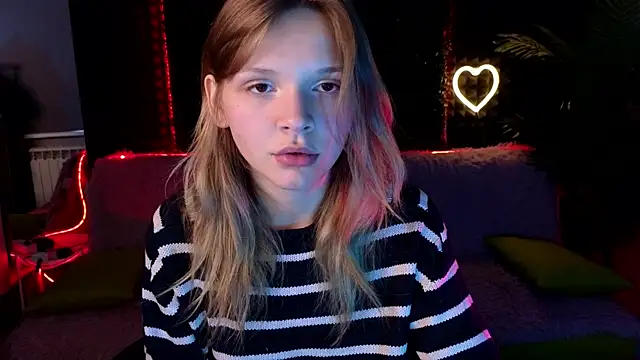 Snapshot of LitaBrom chatting on 10/07/25, 02:01 LitaBrom online show from 10/07/25, 02:01