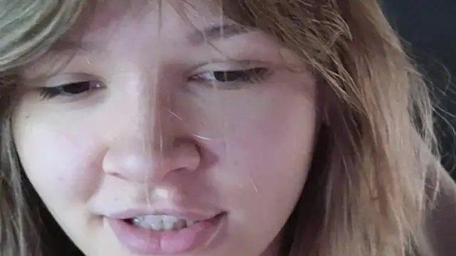 Snapshot of LitaBrom chatting on 09/20/25, 01:32 LitaBrom online show from 09/20/25, 01:32