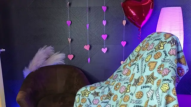 Snapshot of LitaBrom chatting on 02/14/25, 04:15 LitaBrom online show from 02/14/25, 04:15