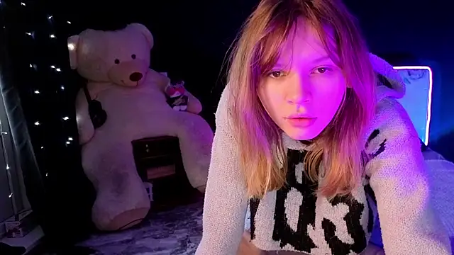 Snapshot of LitaBrom chatting on 11/20/25, 02:01 LitaBrom online show from 11/20/25, 02:01