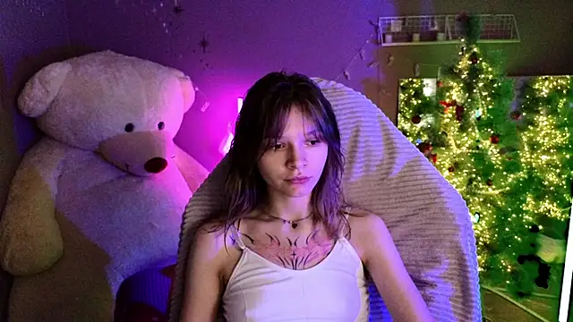 Snapshot of LitaBrom chatting on 12/17/25, 09:03 LitaBrom online show from 12/17/25, 09:03