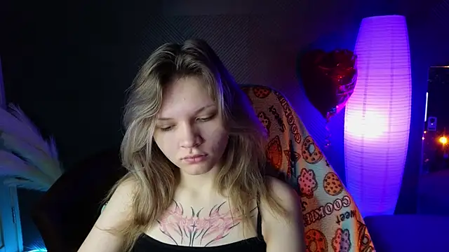 Snapshot of LitaBrom chatting on 03/18/25, 12:51 LitaBrom online show from 03/18/25, 12:51