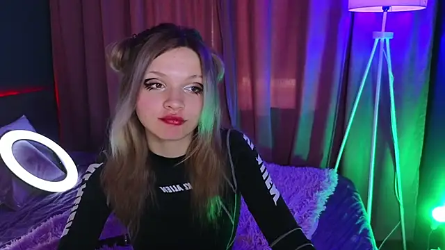 Snapshot of LitaBrom chatting on 03/17/25, 11:21 LitaBrom online show from 03/17/25, 11:21