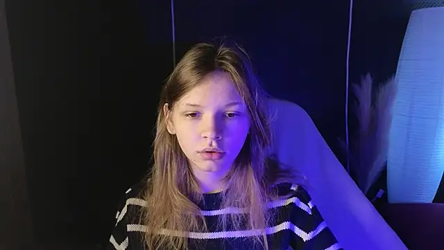 Snapshot of LitaBrom chatting on 10/15/25, 07:49 LitaBrom online show from 10/15/25, 07:49