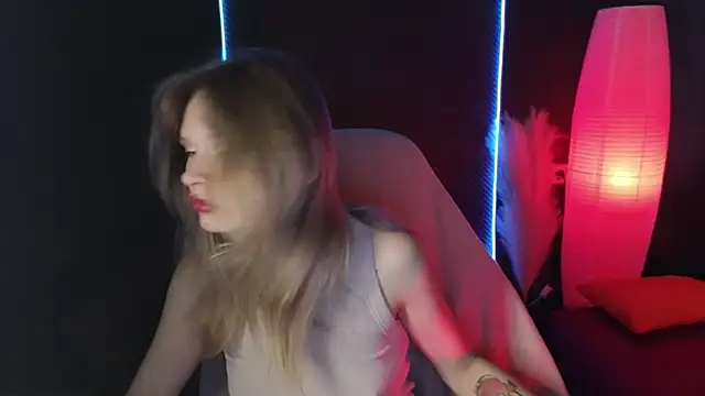 Snapshot of LitaBrom chatting on 09/13/25, 01:49 LitaBrom online show from 09/13/25, 01:49