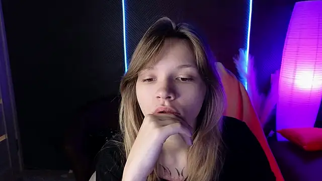 Snapshot of LitaBrom chatting on 10/05/25, 01:40 LitaBrom online show from 10/05/25, 01:40