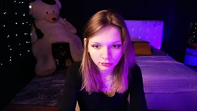 Snapshot of LitaBrom chatting on 11/14/25, 02:15 LitaBrom online show from 11/14/25, 02:15