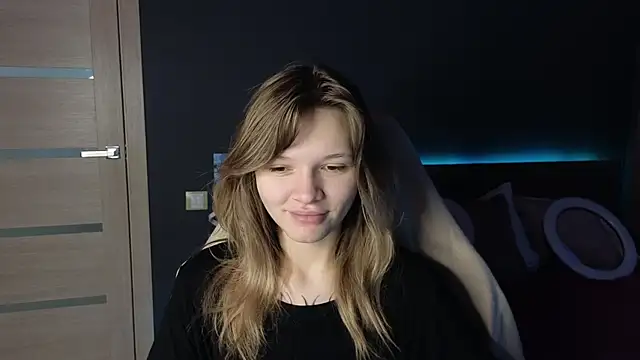 Snapshot of LitaBrom chatting on 10/03/25, 01:42 LitaBrom online show from 10/03/25, 01:42