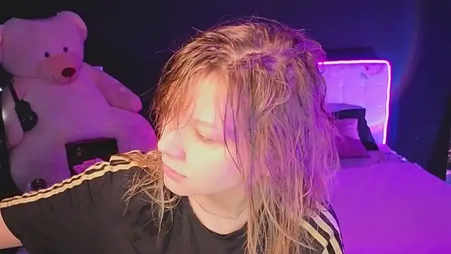 Snapshot of LitaBrom chatting on 11/26/25, 02:22 LitaBrom online show from 11/26/25, 02:22