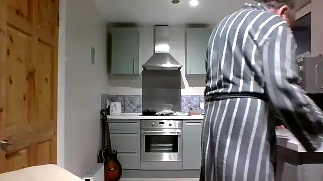 Snapshot of jimmybenido chatting on 02/04/26, 05:41 jimmybenido online show from 02/04/26, 05:41