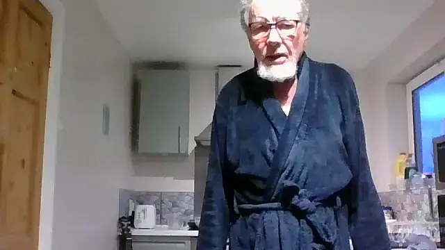 Snapshot of jimmybenido chatting on 02/17/26, 05:43 jimmybenido online show from 02/17/26, 05:43