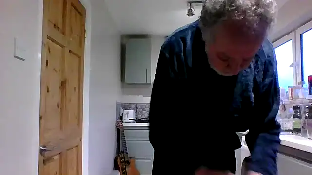 Snapshot of jimmybenido chatting on 02/23/25, 05:07 jimmybenido online show from 02/23/25, 05:07