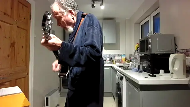 Snapshot of jimmybenido chatting on 02/11/26, 05:35 jimmybenido online show from 02/11/26, 05:35