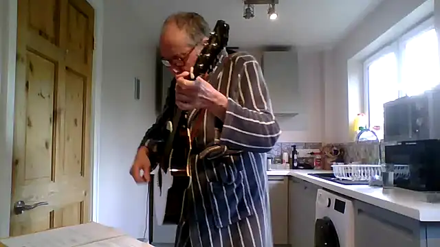 Snapshot of jimmybenido chatting on 05/13/26, 04:47 jimmybenido online show from 05/13/26, 04:47