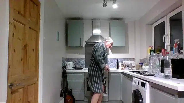 Snapshot of jimmybenido chatting on 01/10/26, 05:30 jimmybenido online show from 01/10/26, 05:30