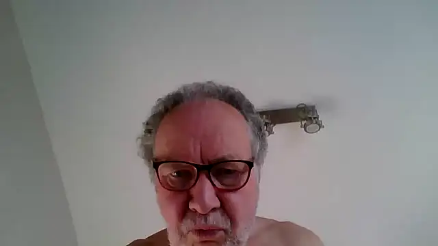 Snapshot of jimmybenido chatting on 09/24/25, 04:13 jimmybenido online show from 09/24/25, 04:13