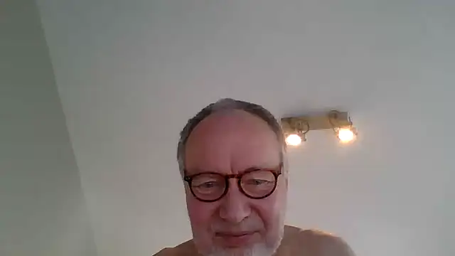 Snapshot of jimmybenido chatting on 05/15/26, 04:49 jimmybenido online show from 05/15/26, 04:49