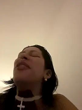 Snapshot of xmoira3x chatting on 11/17/25, 04:38 xmoira3x online show from 11/17/25, 04:38