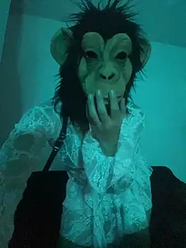 Snapshot of xmoira3x chatting on 10/30/25, 03:27 xmoira3x online show from 10/30/25, 03:27