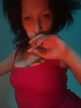 Snapshot of xmoira3x chatting on 11/04/25, 03:32 xmoira3x online show from 11/04/25, 03:32