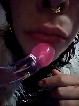 Snapshot of xmoira3x chatting on 12/04/24, 05:21 xmoira3x online show from 12/04/24, 05:21