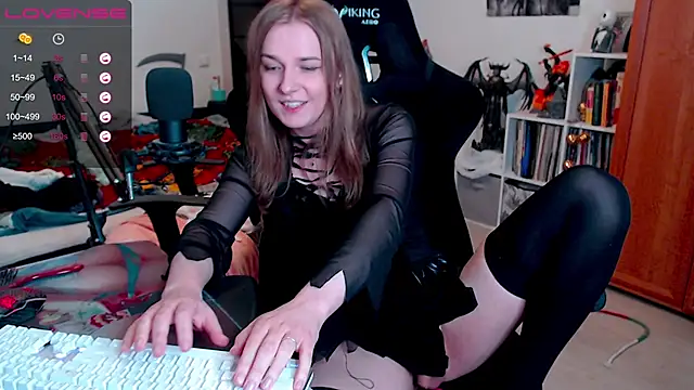 Snapshot of stellablondy chatting on 12/17/24, 02:55 stellablondy online show from 12/17/24, 02:55