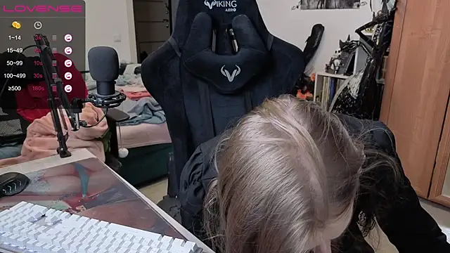 stellablondy online show from 11/17/25, 02:21