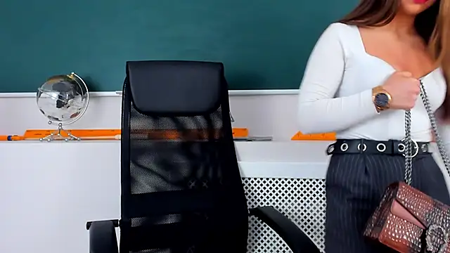 CamillaLarson online show from 11/25/25, 02:45