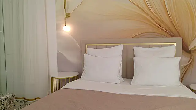 Snapshot of CamillaLarson chatting on 02/25/26, 03:18 CamillaLarson online show from 02/25/26, 03:18