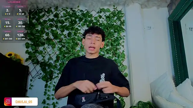 Snapshot of Daviid_laidd chatting on 11/15/25, 08:46 Daviid laidd online show from 11/15/25, 08:46