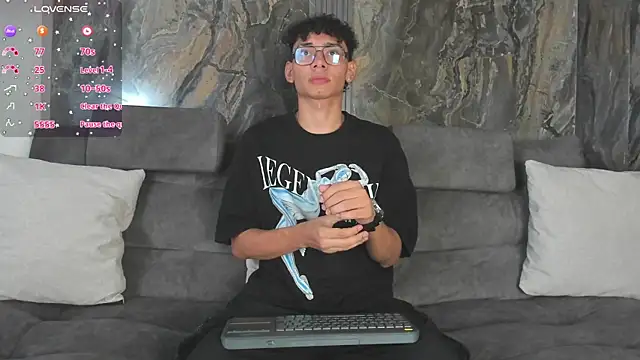 Snapshot of Daviid_laidd chatting on 12/17/25, 07:41 Daviid laidd online show from 12/17/25, 07:41