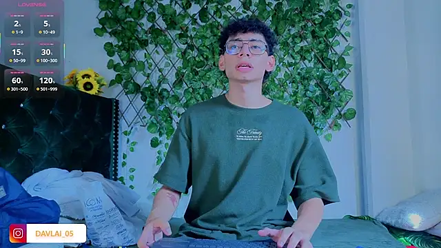 Snapshot of Daviid_laidd chatting on 11/11/25, 08:03 Daviid laidd online show from 11/11/25, 08:03