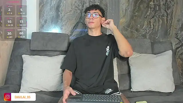 Snapshot of Daviid_laidd chatting on 11/24/25, 10:32 Daviid laidd online show from 11/24/25, 10:32