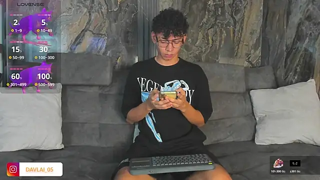 Snapshot of Daviid_laidd chatting on 12/22/25, 07:36 Daviid laidd online show from 12/22/25, 07:36