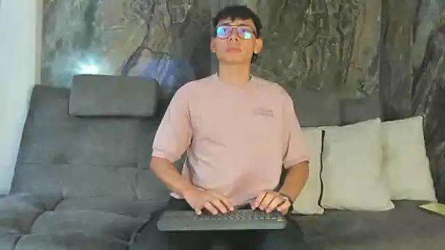 Snapshot of Daviid_laidd chatting on 12/15/25, 07:31 Daviid laidd online show from 12/15/25, 07:31