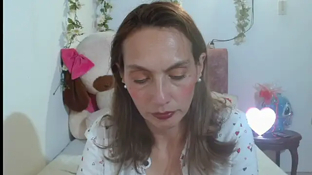 italagomez  online show from 09/10/25, 12:31