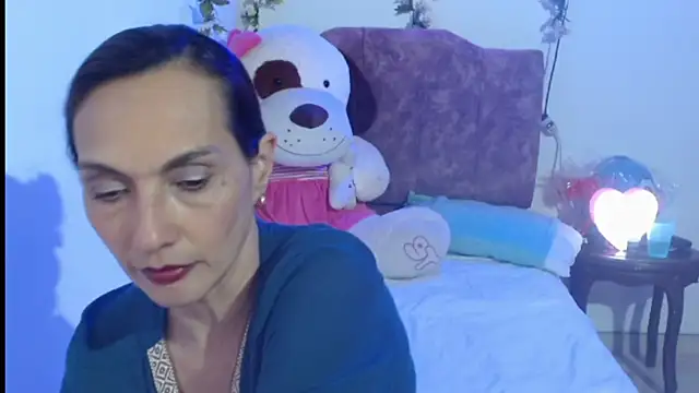 italagomez  online show from 11/04/25, 11:41