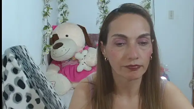 italagomez  online show from 09/29/25, 11:10