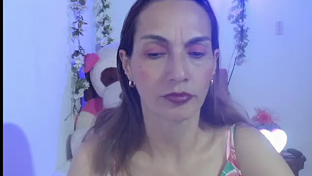 italagomez  online show from 10/08/25, 01:51