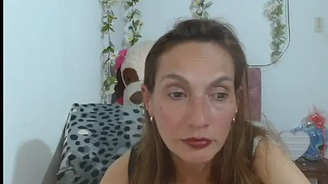 italagomez  online show from 09/25/25, 10:38