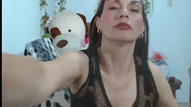 italagomez  online show from 10/03/25, 11:50