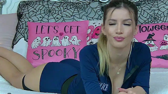 IvySamek online show from 10/30/25, 06:16